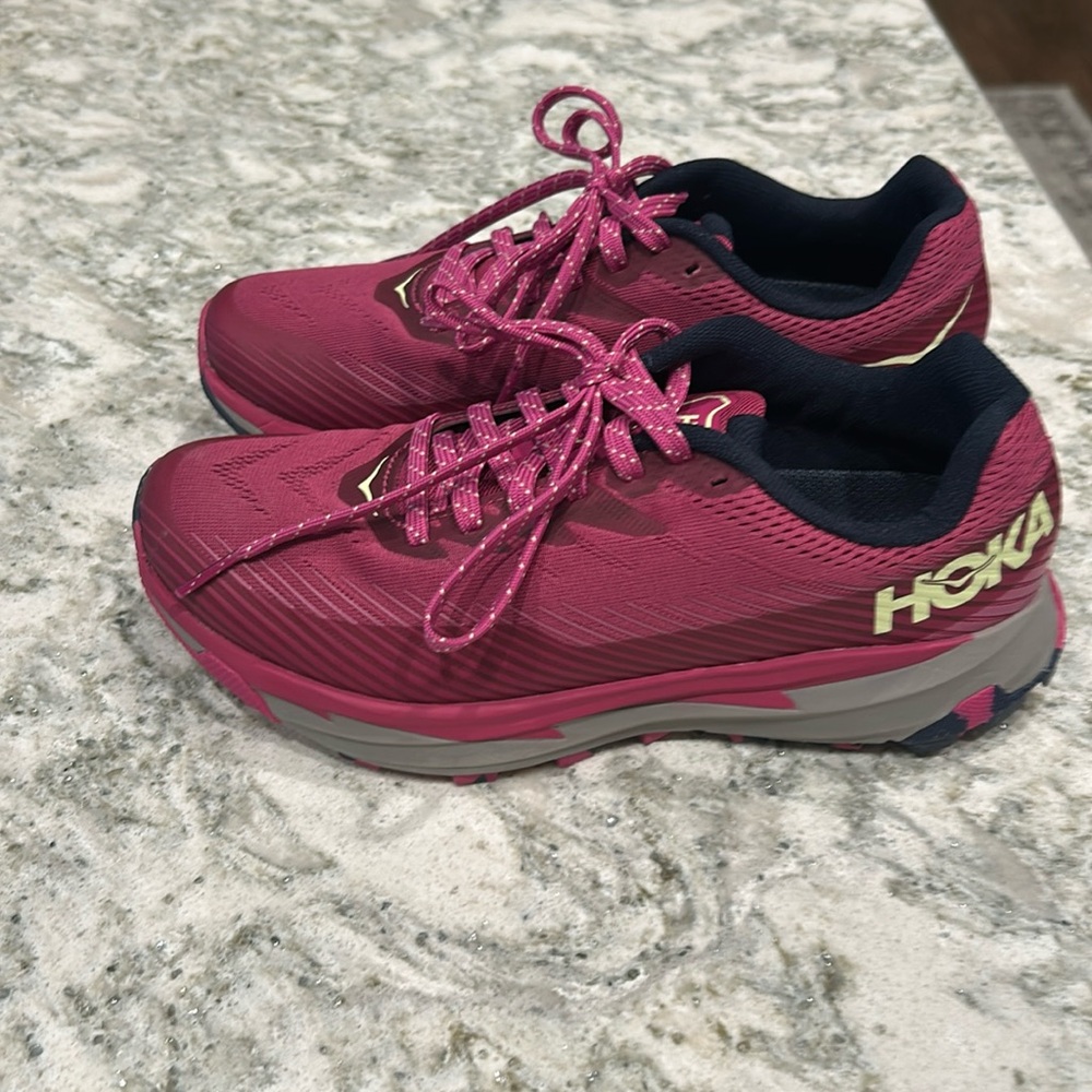 HOKA women’s size 7 Torrent 2 like new